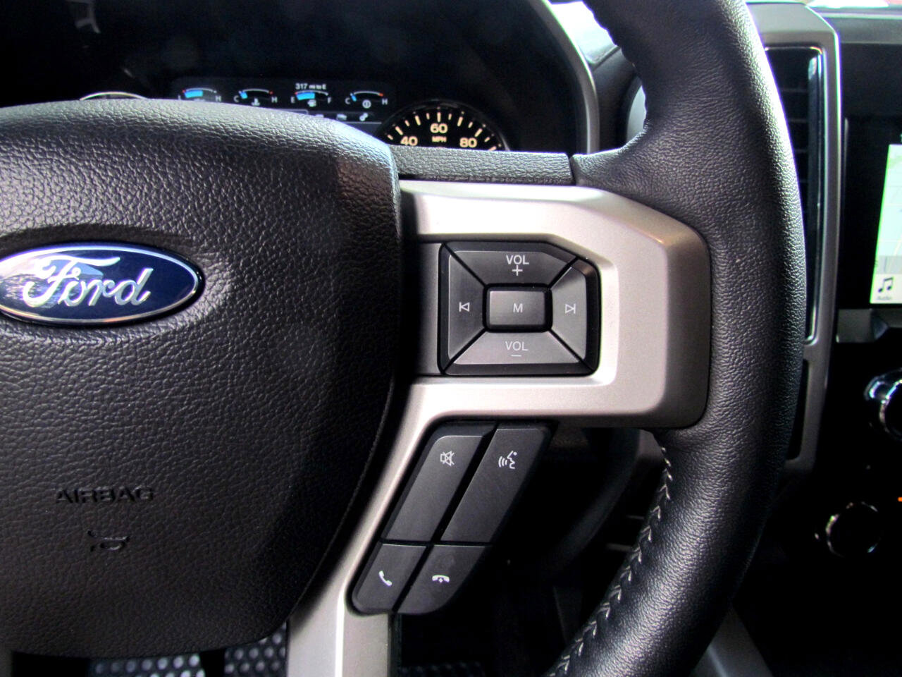 Used 2017 Ford F150 Lariat image 33