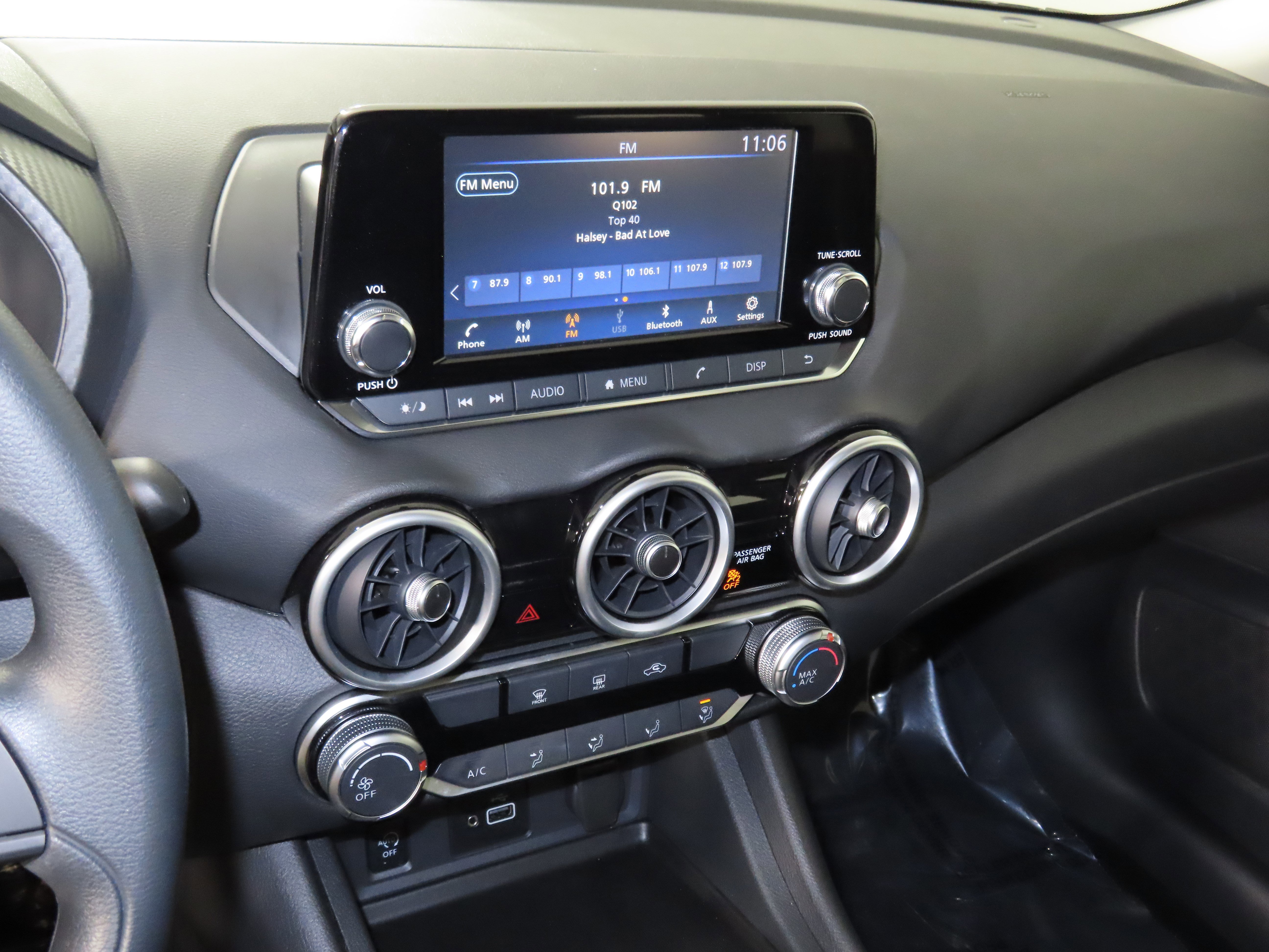 Used 2025 Nissan Sentra S image 9