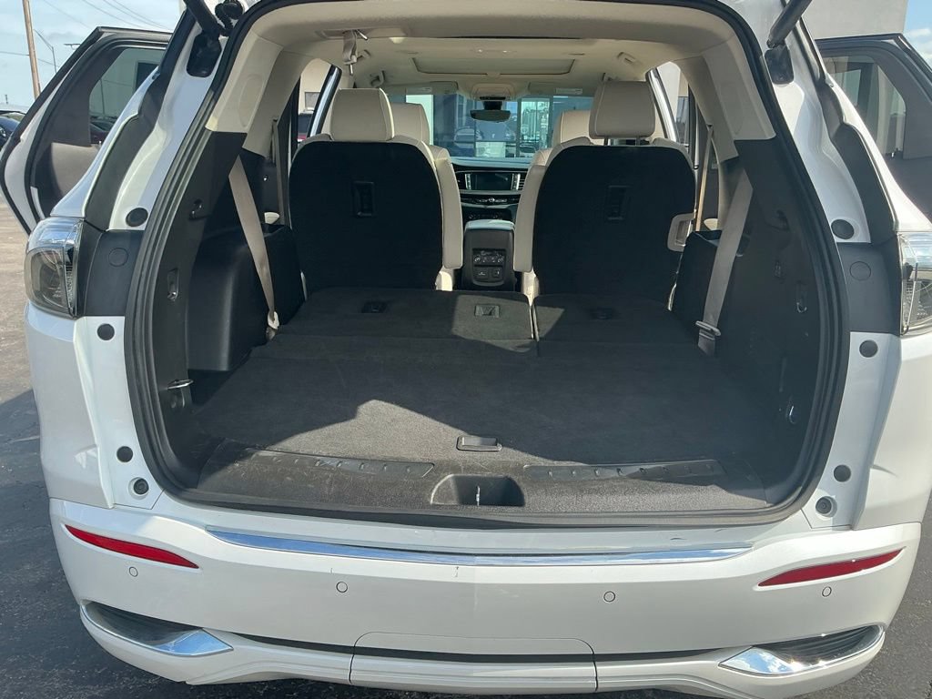 Used 2023 Buick Enclave Avenir w/ Avenir Technology Package AWD/4WD image 23
