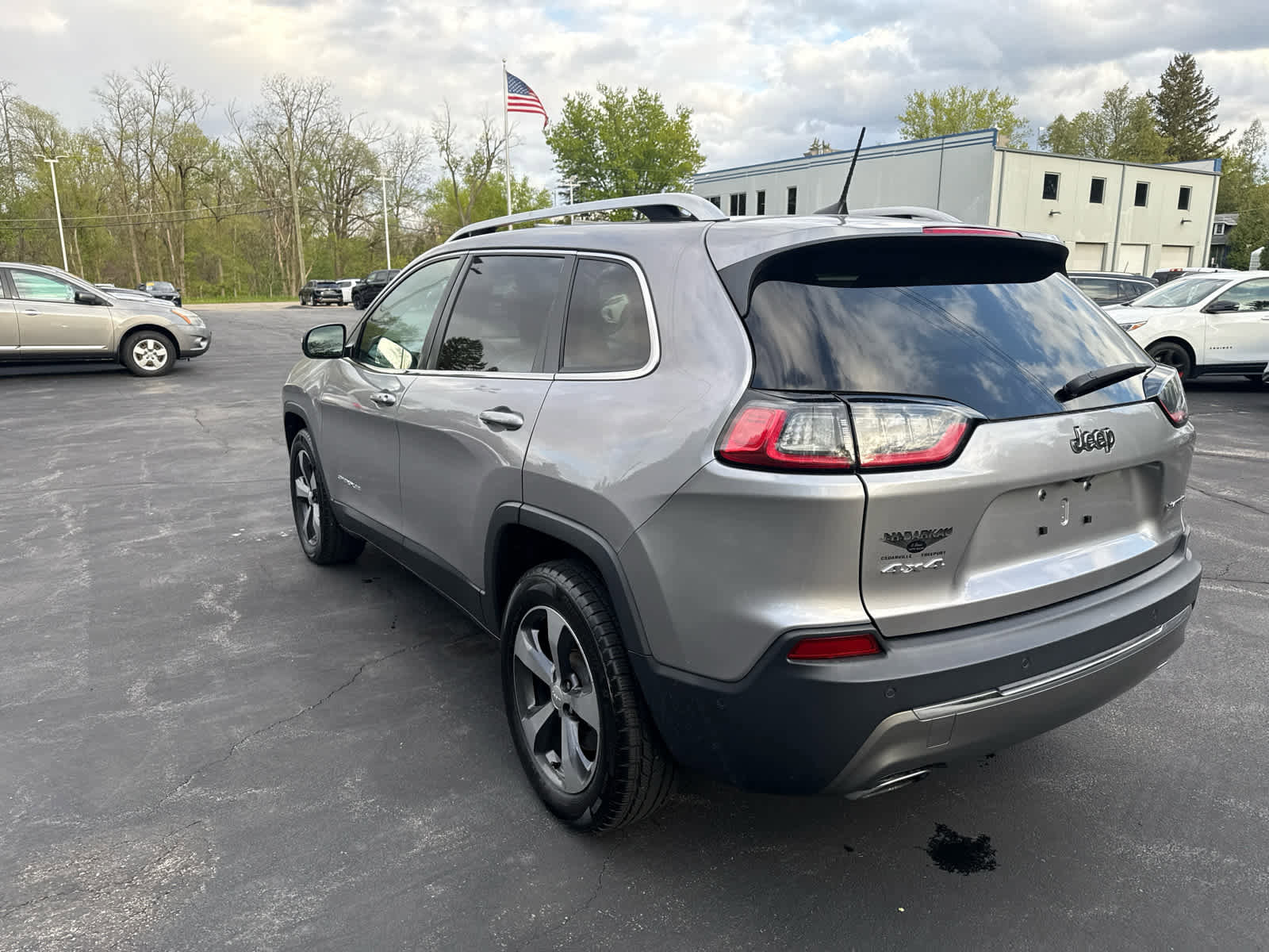 Used 2019 Jeep Cherokee Limited w/ Luxury Group AWD/4WD image 5