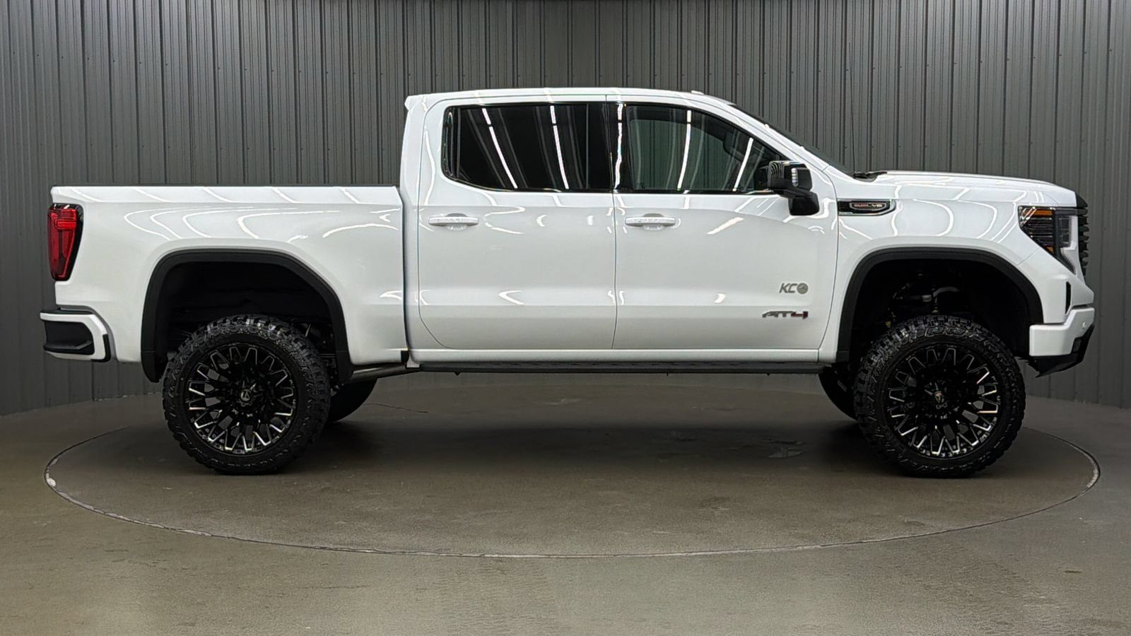 Used 2026 GMC Sierra 1500 AT4 w/ AT4 Premium Package AWD/4WD image 6