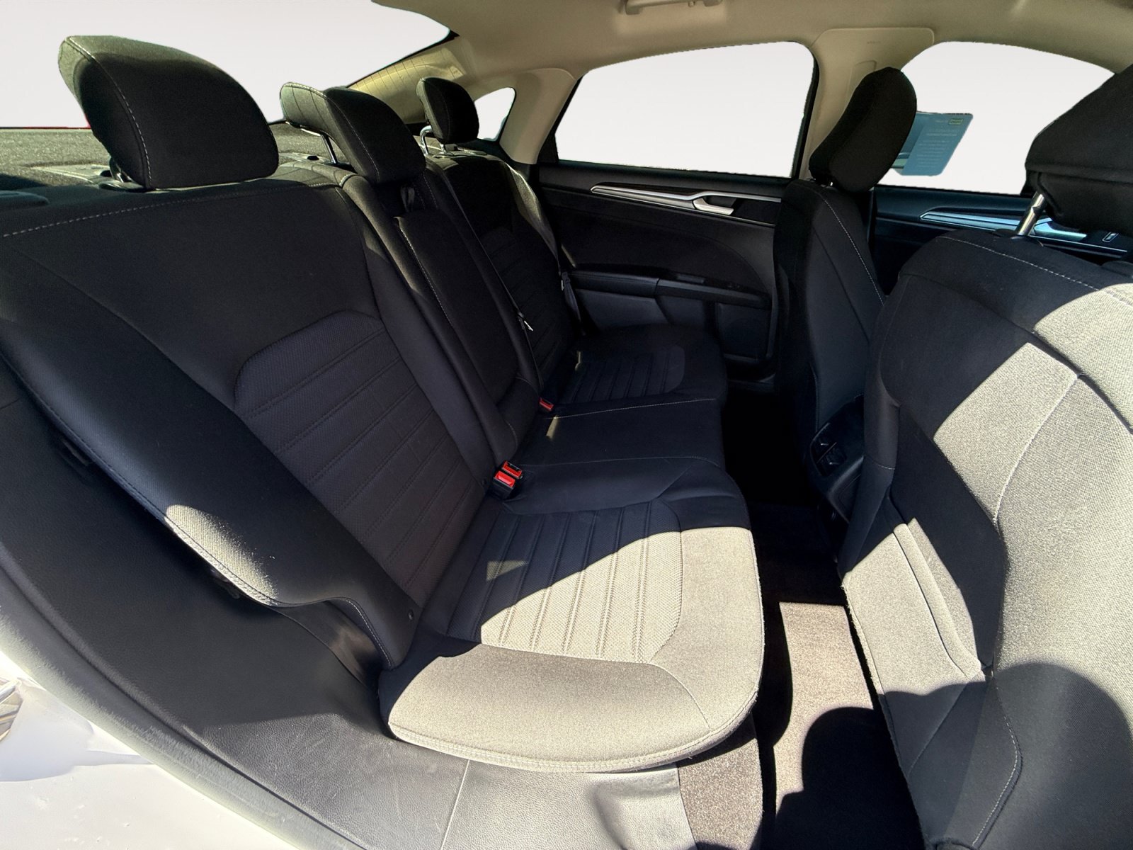 Used 2020 Ford Fusion SE FWD image 18
