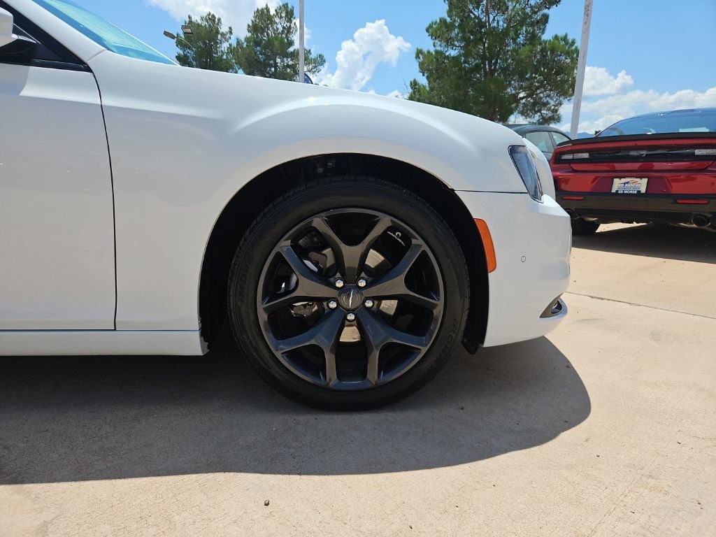 Certified 2023 Chrysler 300 S RWD image 9