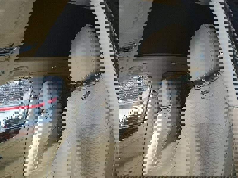 Used 2017 Bentley Bentayga image 14