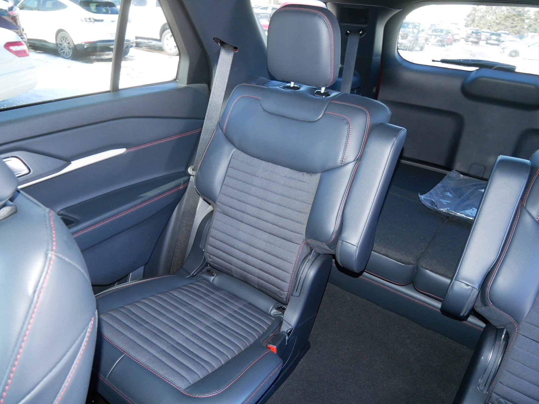 Used 2026 Ford Explorer ST-Line w/ ST-Line Street Pack image 12