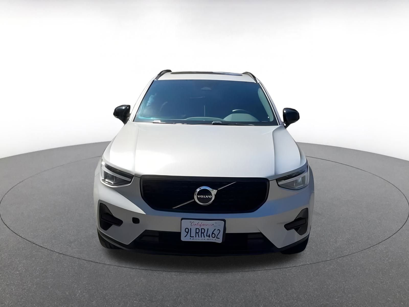 Used 2024 Volvo XC40 B5 Core image 4