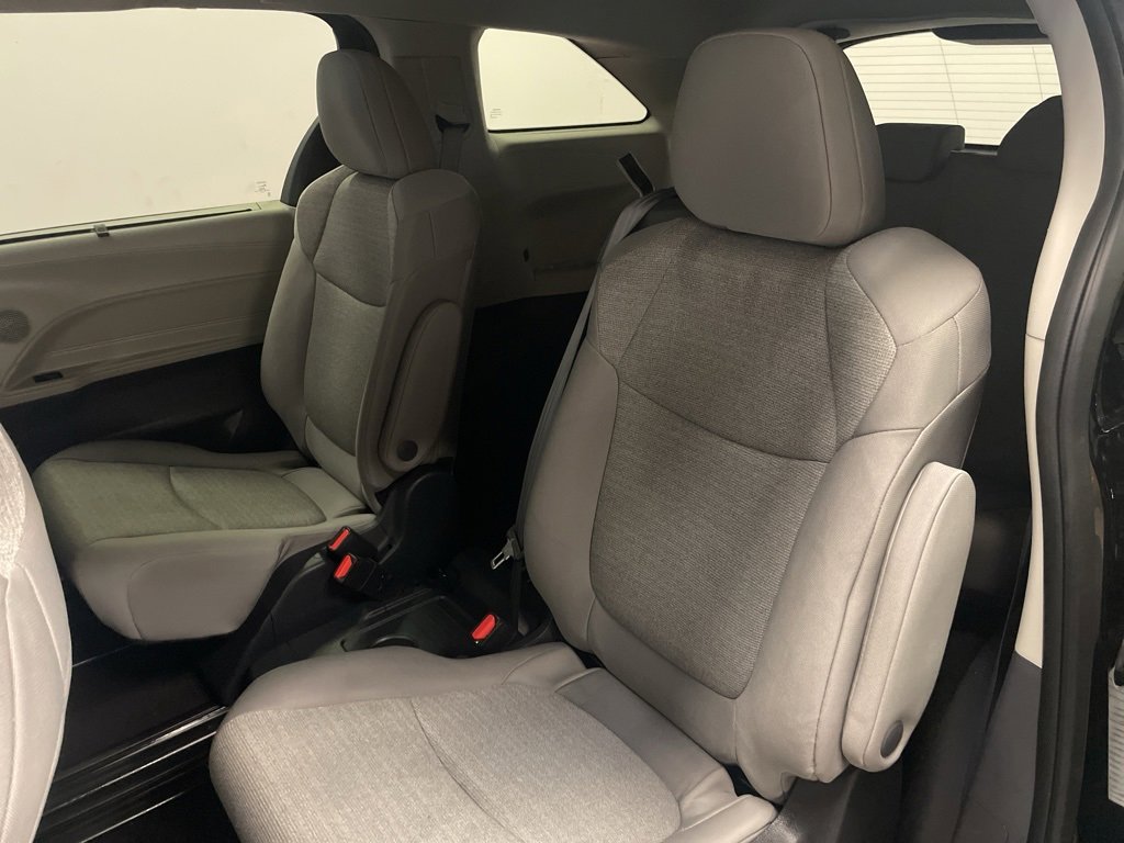 Used 2024 Toyota Sienna LE image 13