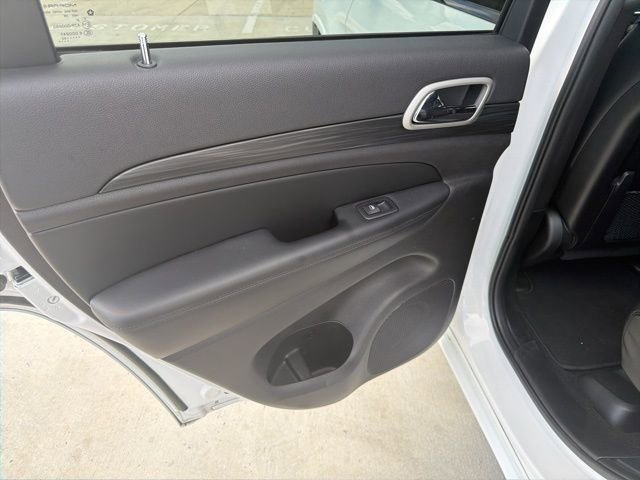 Used 2020 Jeep Grand Cherokee Altitude image 18