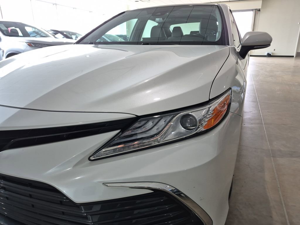 Used 2022 Toyota Camry XLE FWD image 29