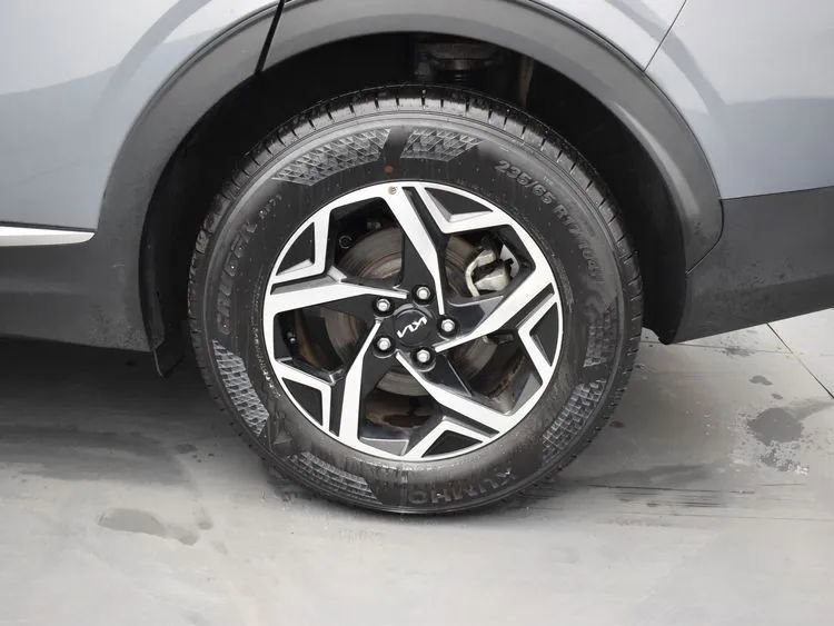 Used 2025 Kia Sportage LX image 35