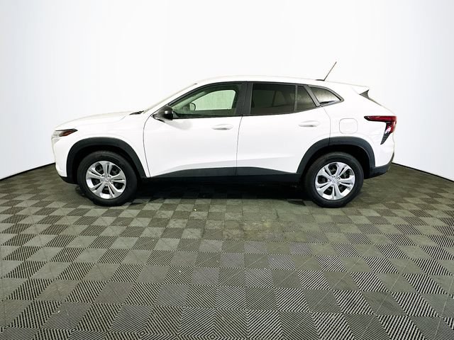 Used 2025 Chevrolet Trax LS FWD image 5