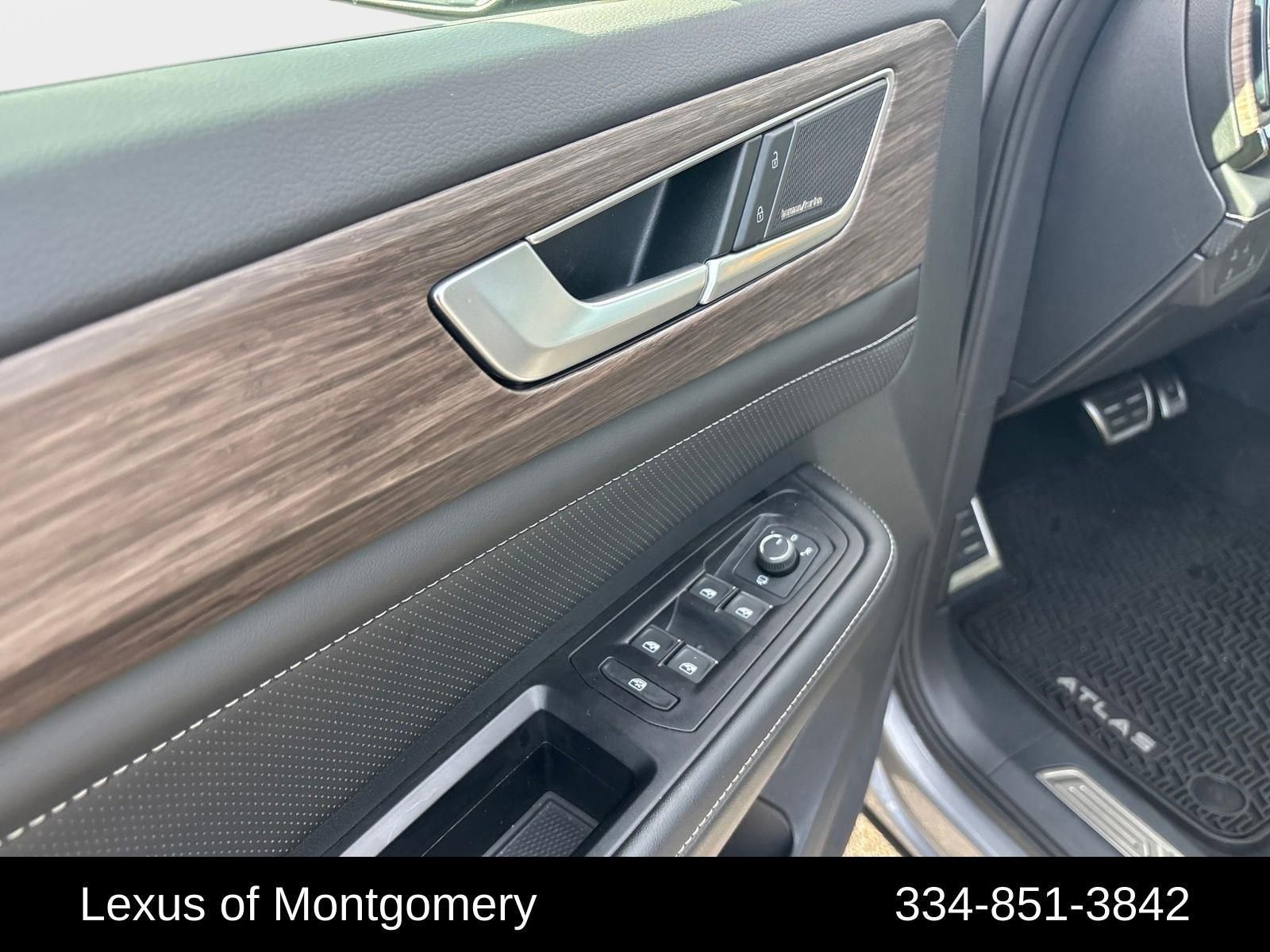 Used 2025 Volkswagen Atlas SEL Premium R-Line image 10