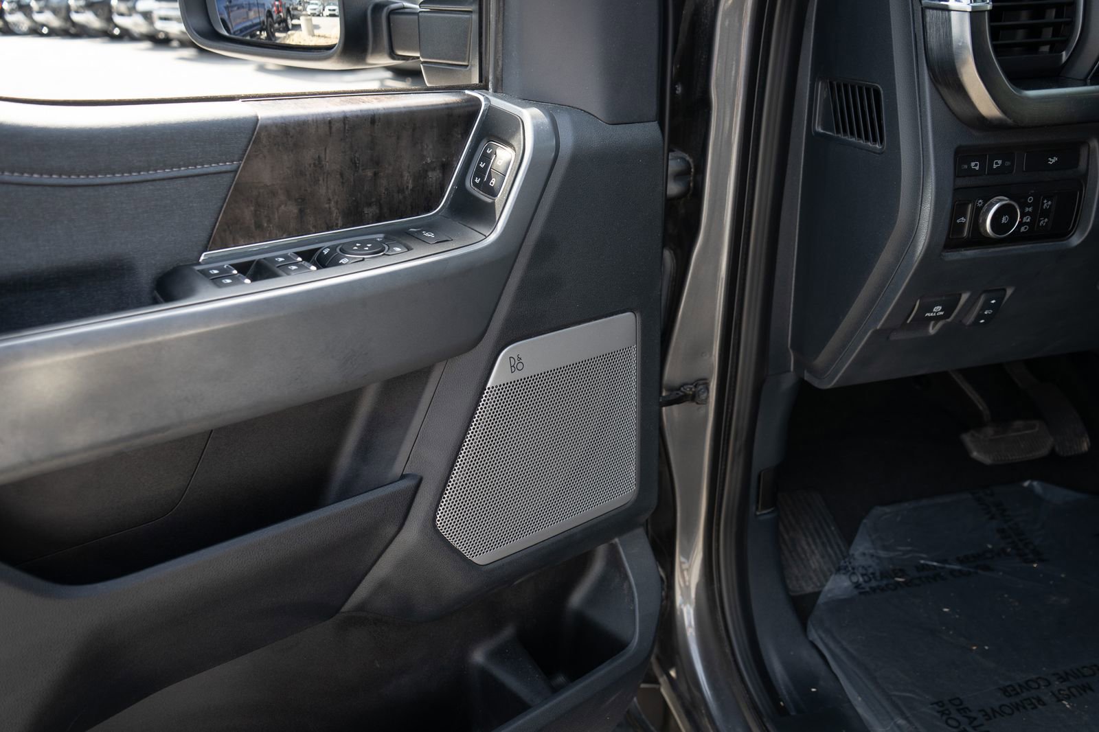 Used 2023 Ford F450 Lariat w/ FX4 Off-Road Package image 32