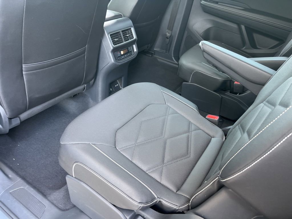 Used 2025 Volkswagen Atlas SE w/ Black Wheel Package image 43
