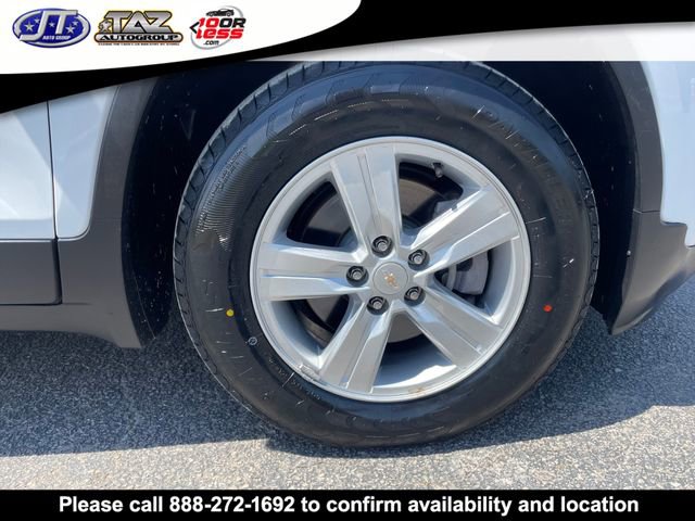 Used 2022 Chevrolet Trax LS w/ Tint and Cruise Package FWD image 9