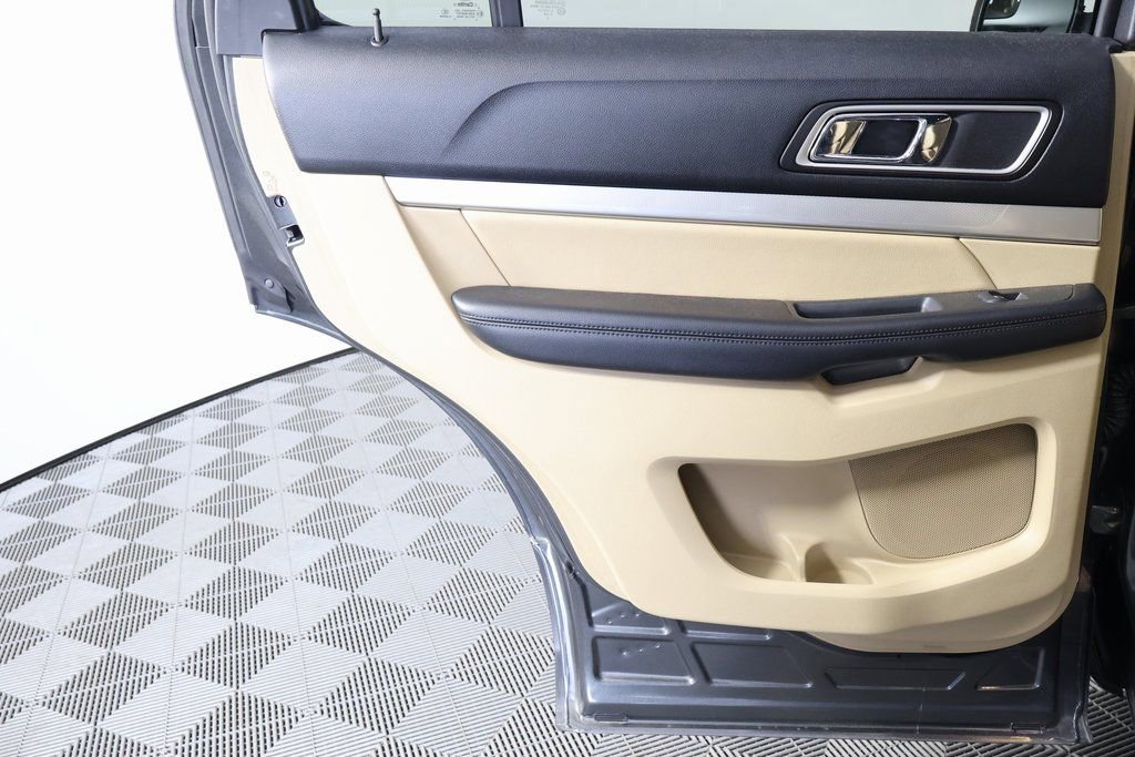 Used 2017 Ford Explorer XLT w/ Equipment Group 202A image 13