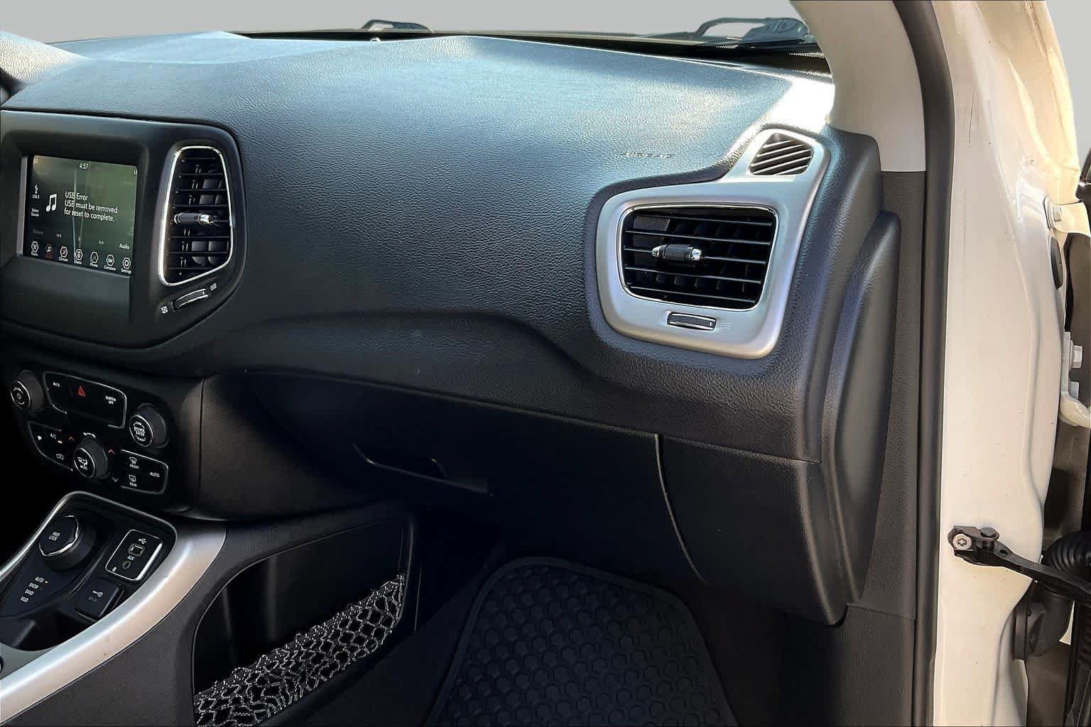 Used 2018 Jeep Compass Latitude w/ Popular Equipment Group AWD/4WD image 19