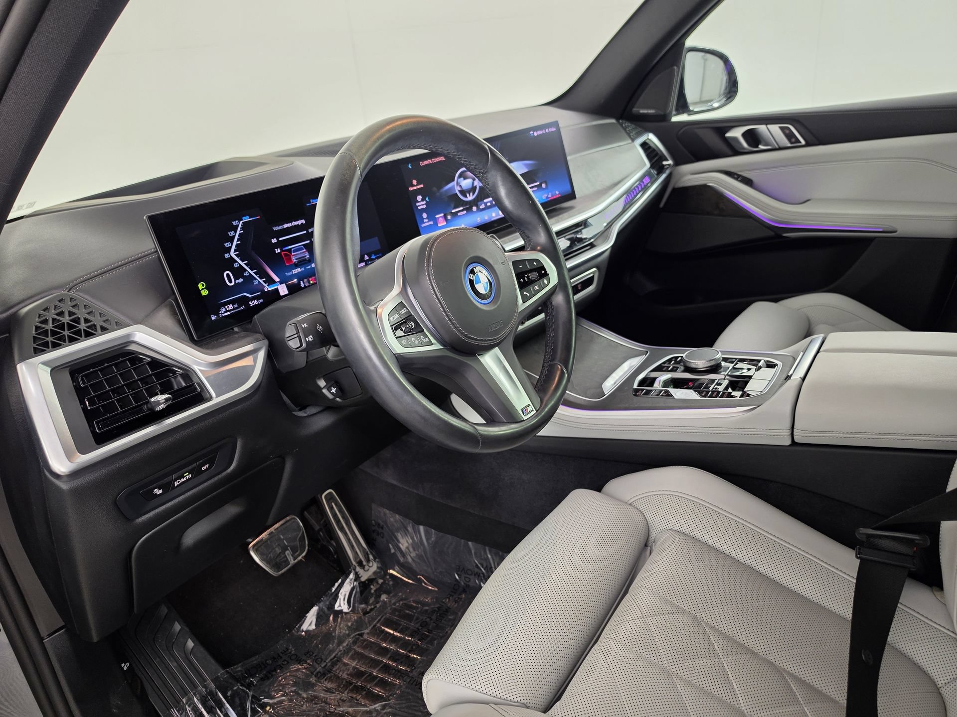 Used 2025 BMW X5 xDrive50e w/ M Sport Package AWD/4WD image 2