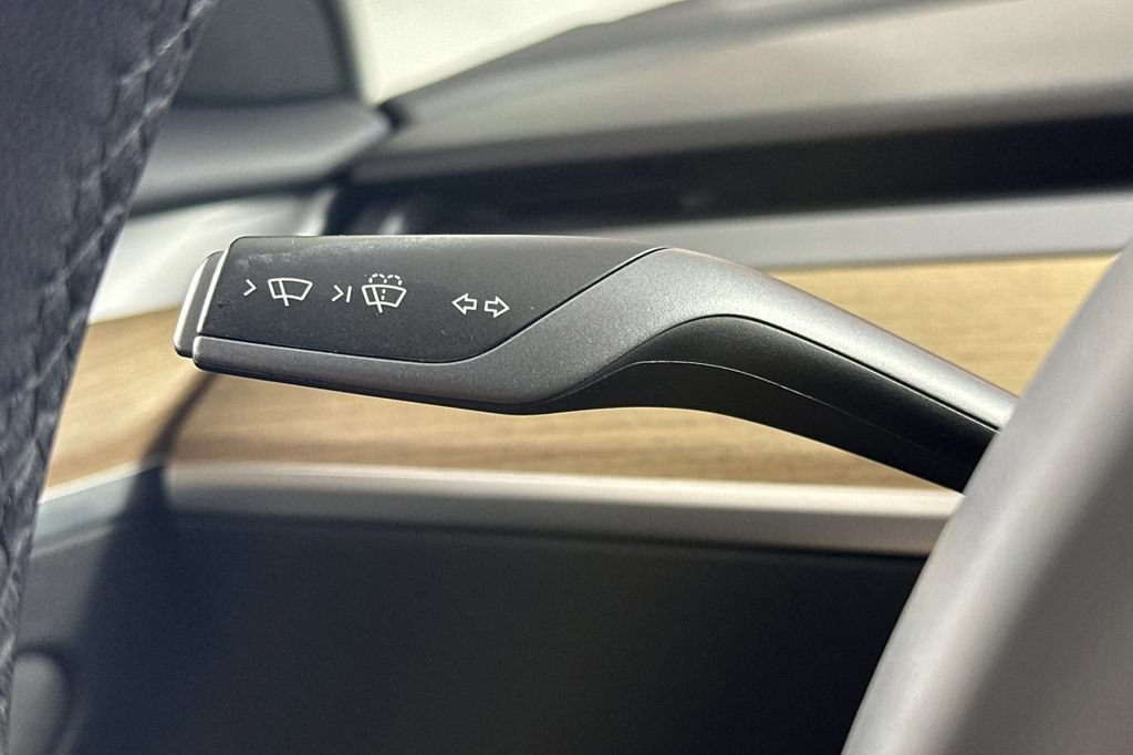 Used 2022 Tesla Model 3 Long Range AWD/4WD image 29