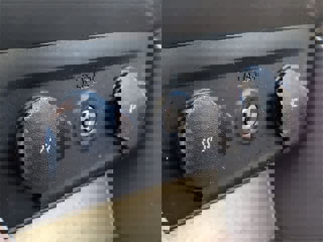 Used 2010 Ford Focus SE image 25