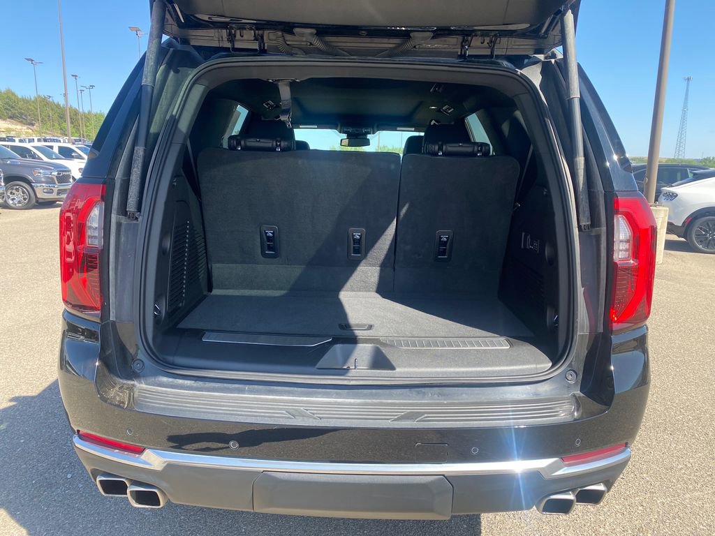 Used 2025 GMC Yukon Denali w/ Sun & Power Step Package image 28