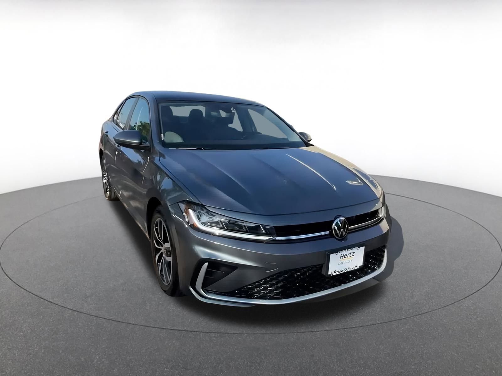 Used 2025 Volkswagen Jetta SE image 4