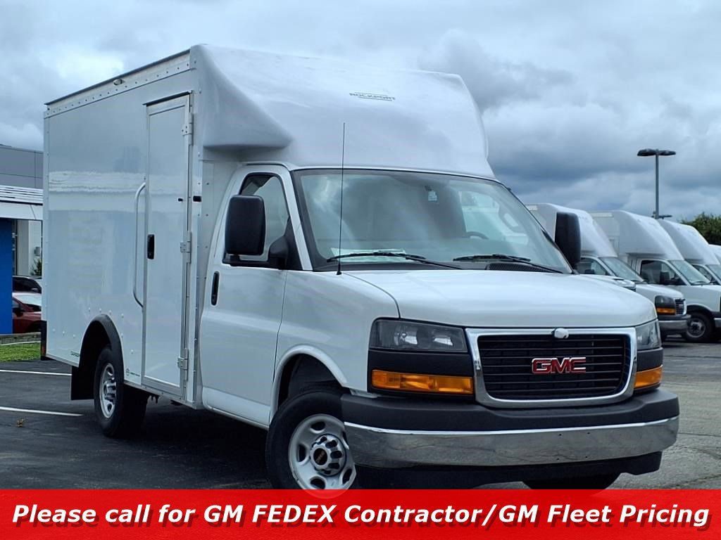 New 2025 GMC Savana 3500 w/ Power Convenience Package