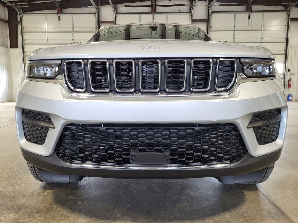 New 2025 Jeep Grand Cherokee Laredo w/ Luxury Tech Group I AWD/4WD image 8