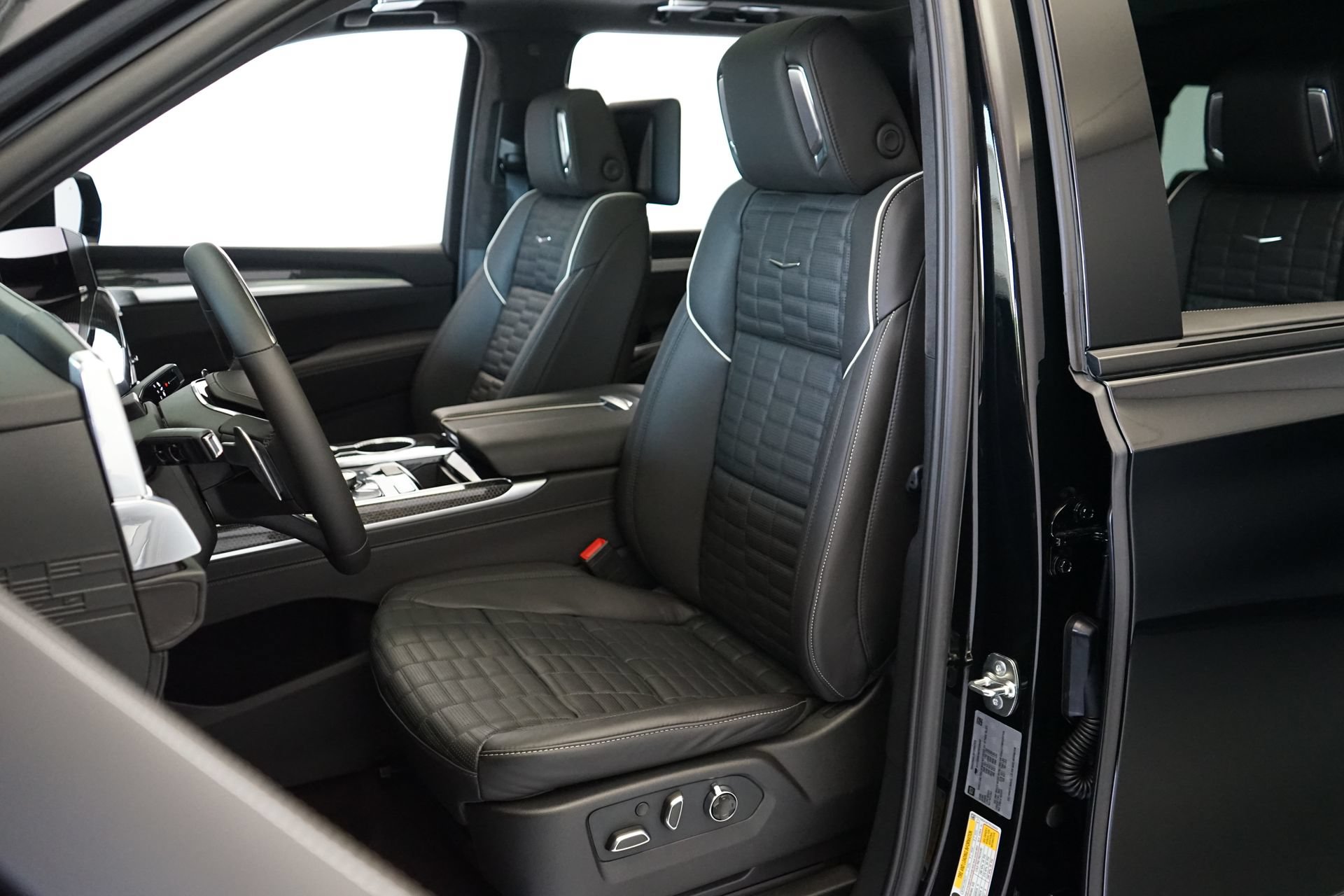Used 2026 Cadillac Escalade ESV V AWD/4WD image 9