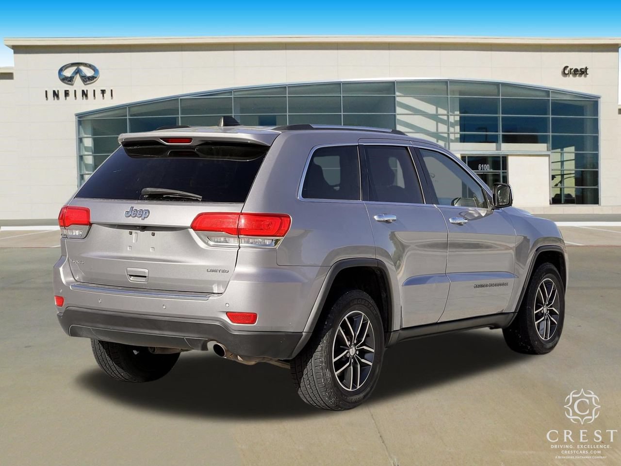 Used 2017 Jeep Grand Cherokee Limited AWD/4WD image 3