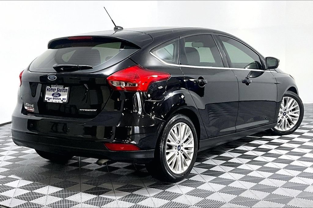 Used 2018 Ford Focus Titanium w/ Titanium Technology Package FWD image 12