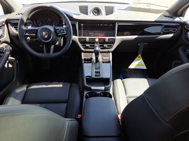 Used 2025 Porsche Macan AWD/4WD image 15