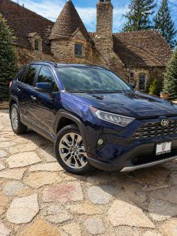 Used 2019 Toyota RAV4 Limited w/ Carpet Mat Package FWD image 4
