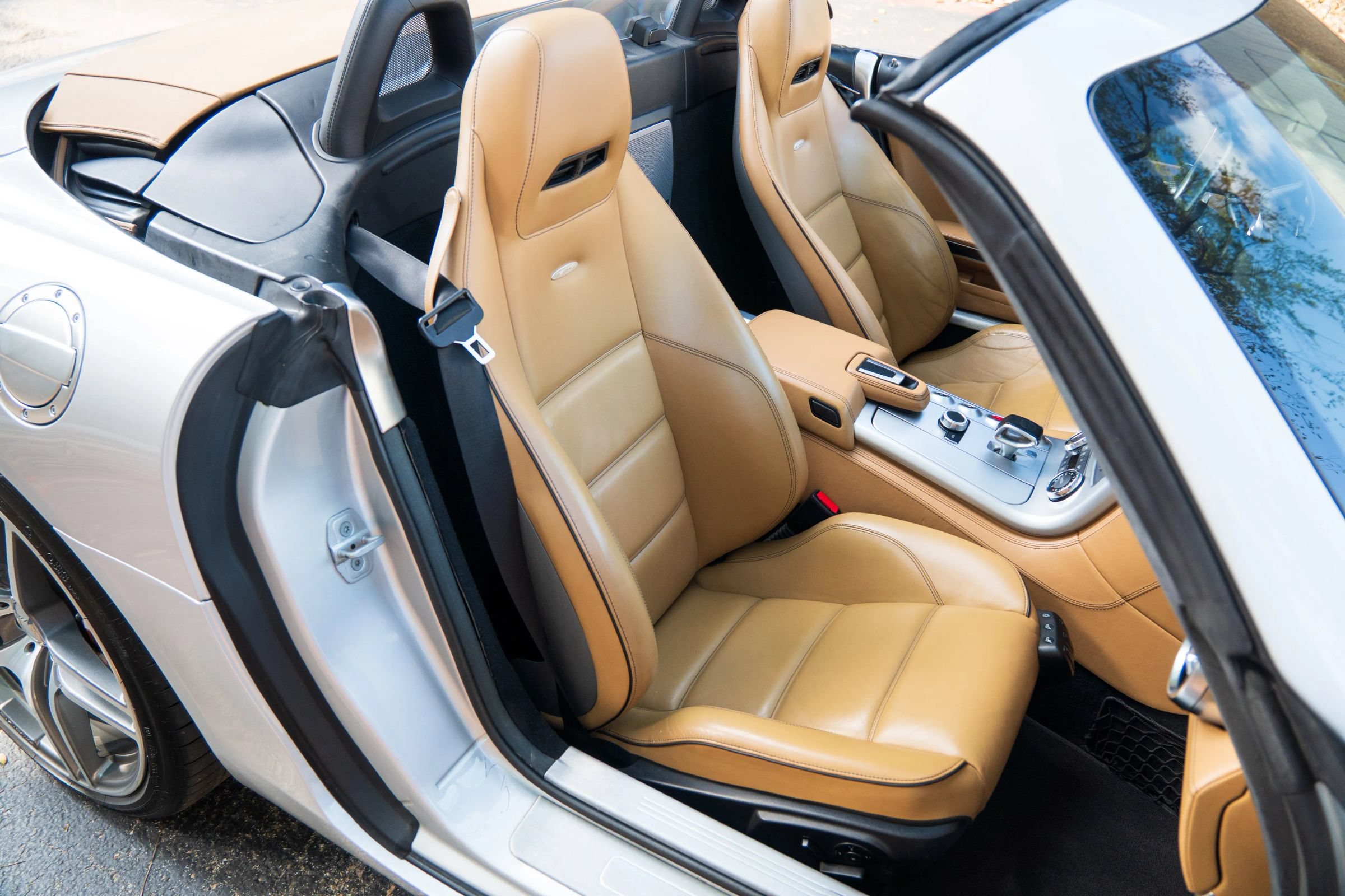 Used 2012 Mercedes-Benz SLS AMG Roadster image 32