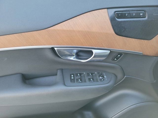 Used 2022 Volvo XC90 T6 Momentum w/ Protection Package Premier image 16