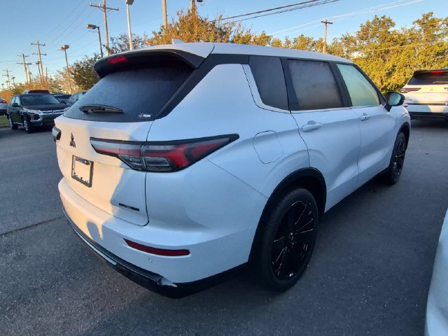 New 2026 Mitsubishi Outlander LE FWD image 3