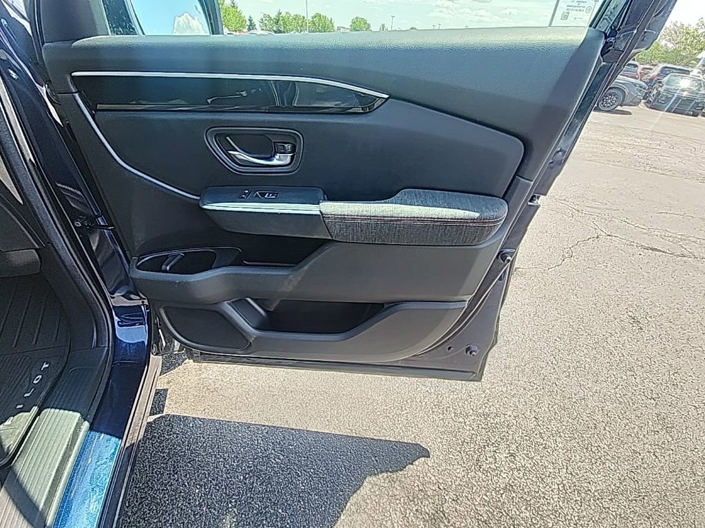 Certified 2025 Honda Pilot Sport image 31