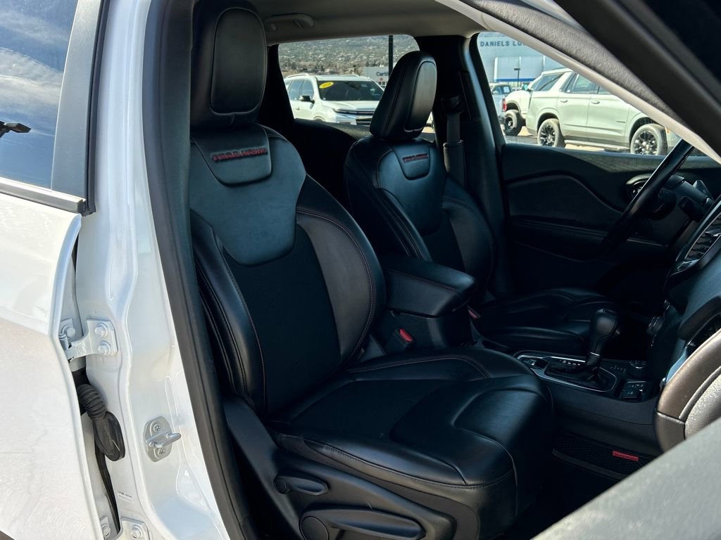 Used 2020 Jeep Cherokee Trailhawk w/ Technology Group image 18