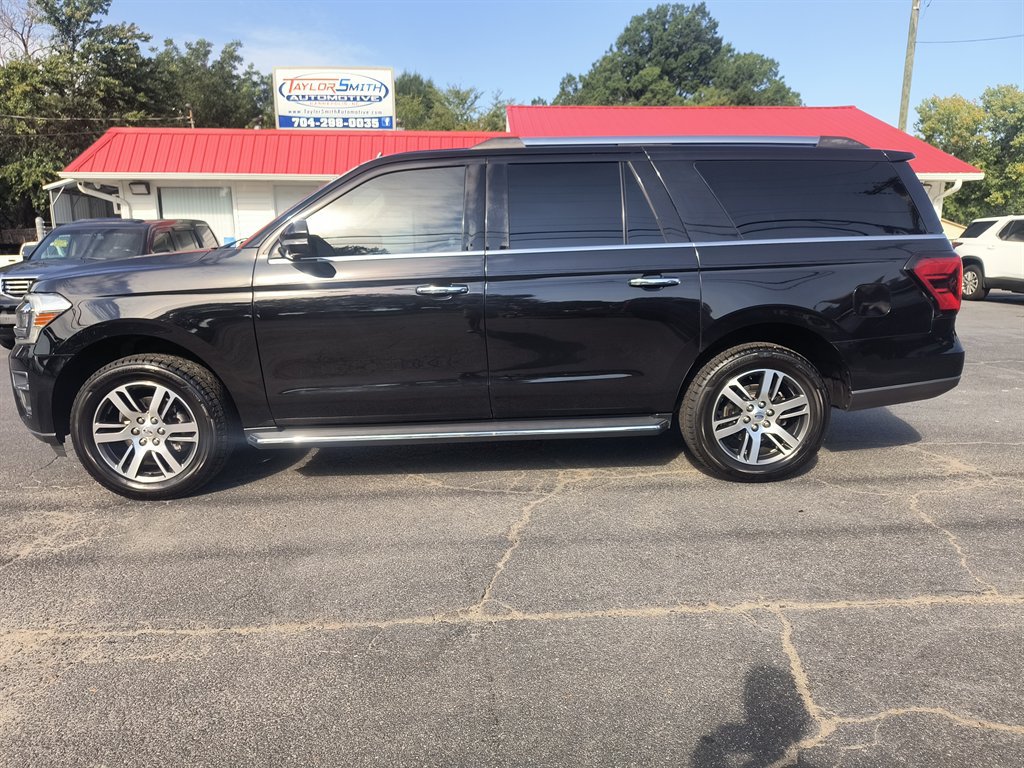 Used 2022 Ford Expedition Max Limited AWD/4WD image 2