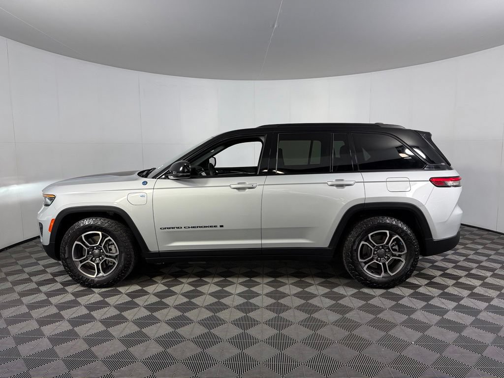 Used 2023 Jeep Grand Cherokee Trailhawk AWD/4WD image 11