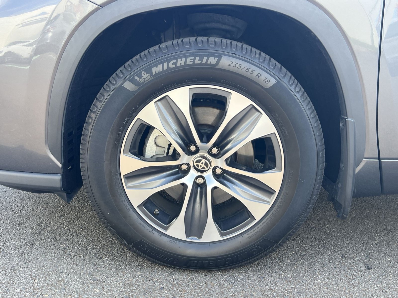 Used 2022 Toyota Highlander XLE AWD/4WD image 12