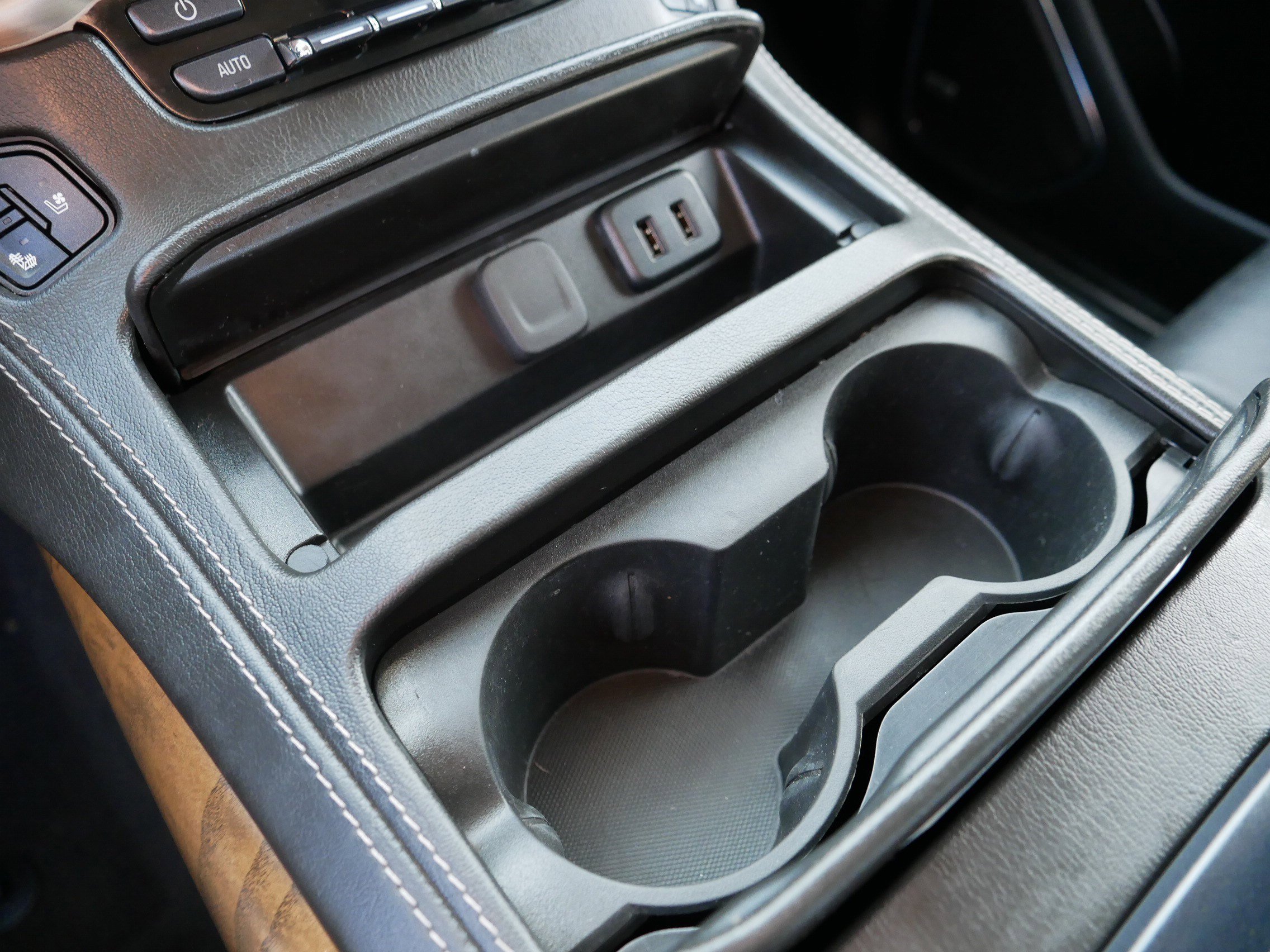 Used 2020 GMC Yukon Denali w/ Denali Premium Package image 33