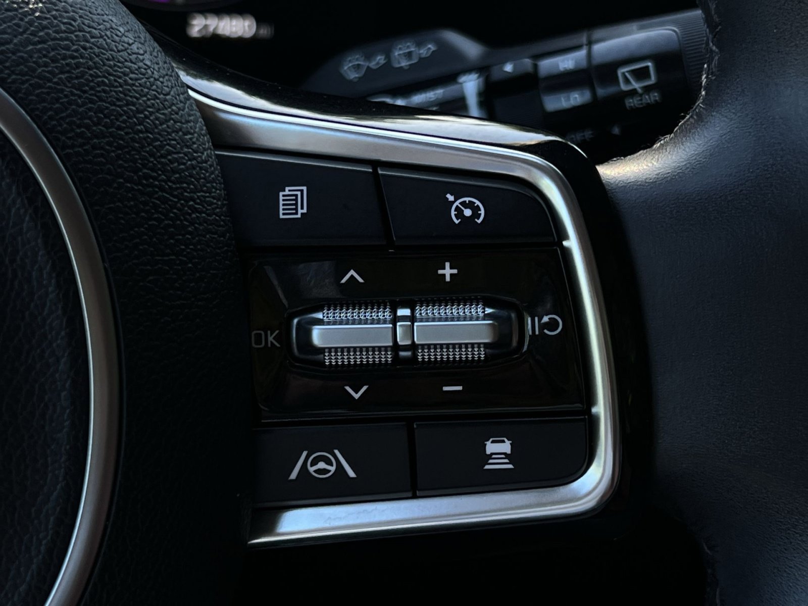 Used 2024 Kia Carnival SX FWD image 29