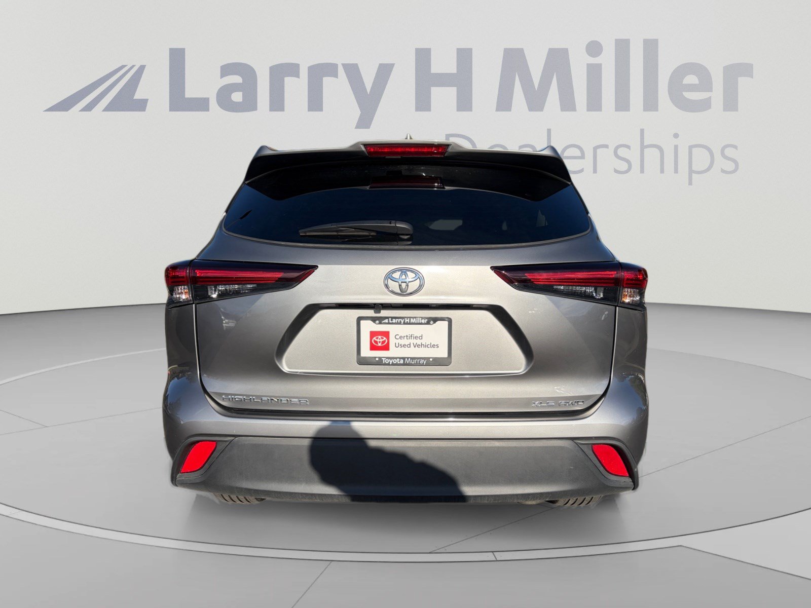 Used 2025 Toyota Highlander XLE AWD/4WD image 4