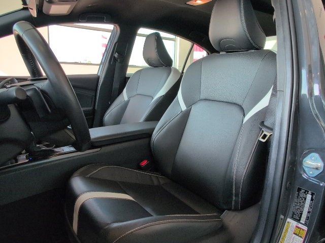 Used 2025 Toyota Camry SE image 11