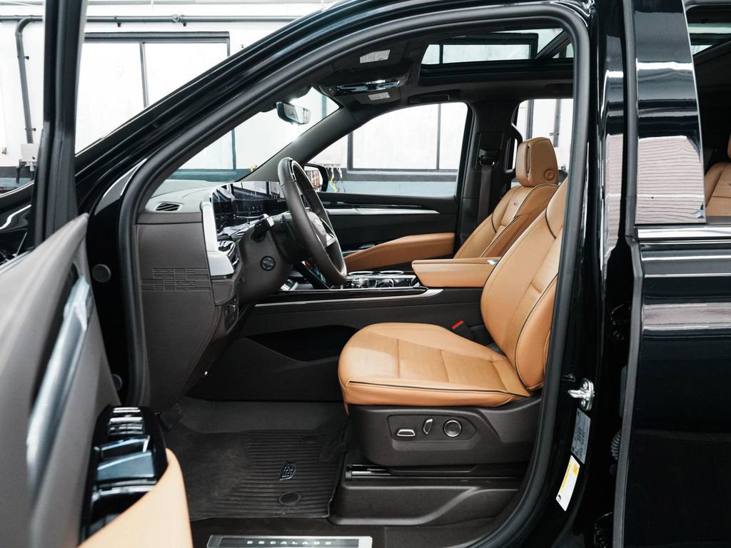 Used 2025 Cadillac Escalade Premium Luxury w/ LPO, Floor Liner Package AWD/4WD image 26