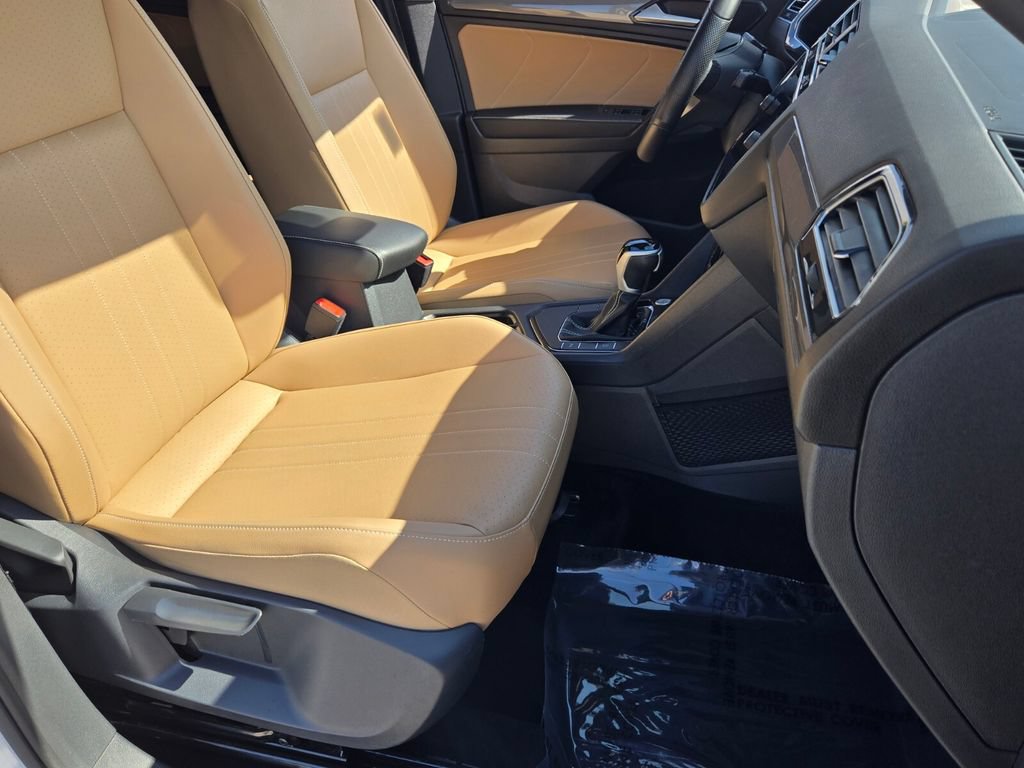 Certified 2024 Volkswagen Tiguan SE R-Line FWD image 22