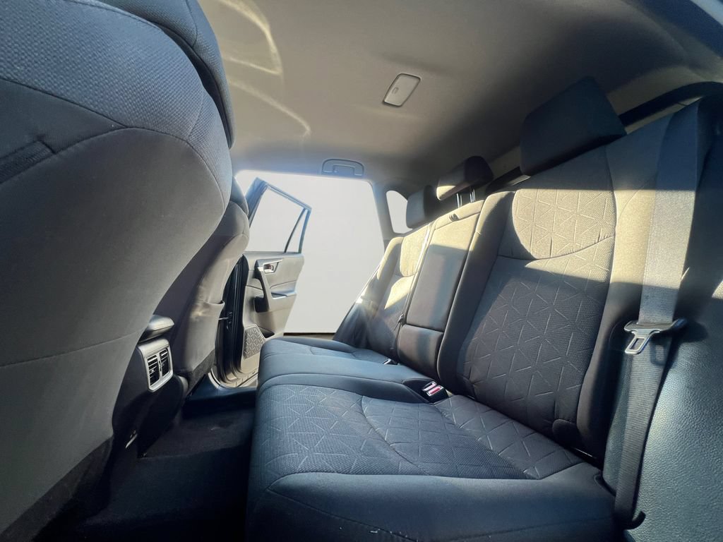 Used 2022 Toyota RAV4 XLE AWD/4WD image 25