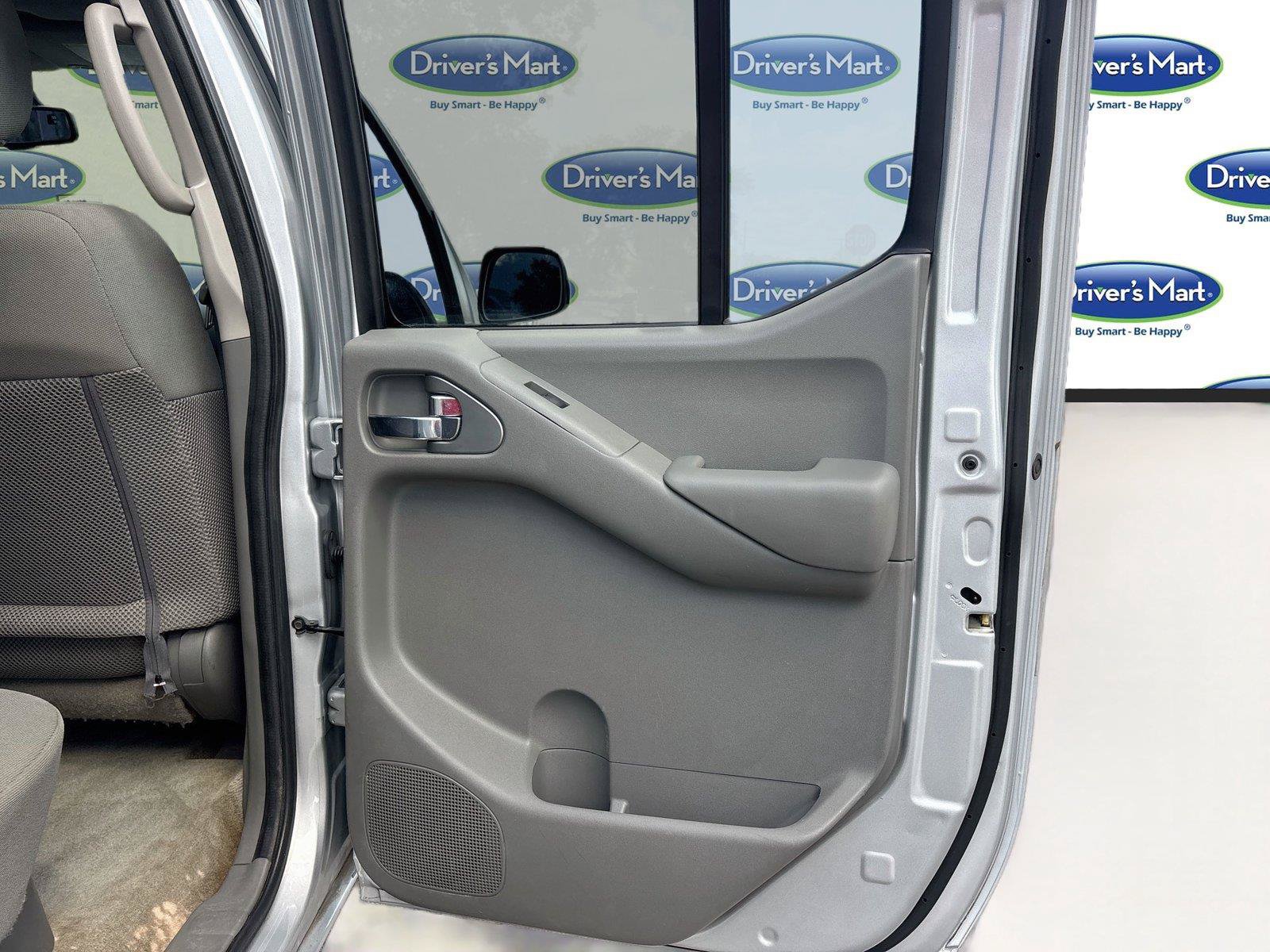 Used 2015 Nissan Frontier SV w/ SV Value Truck Package RWD image 21