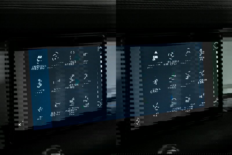 Used 2021 Land Rover Defender 110 image 31